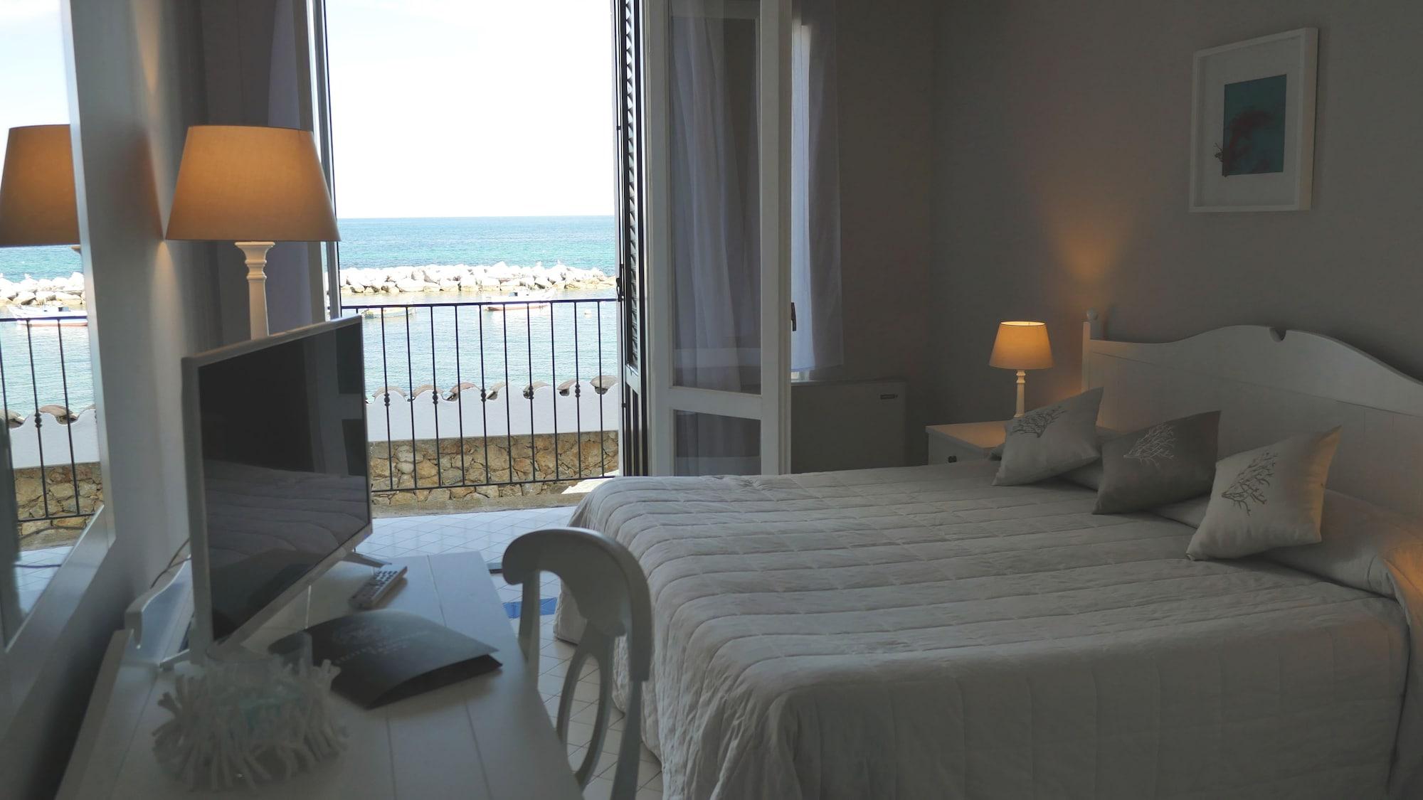 Hotel Tonnara Трабия Экстерьер фото